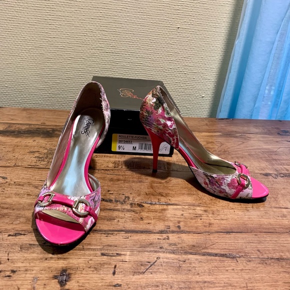 Carlos Great Condition Fuchsia Heels - Picture 1 of 5